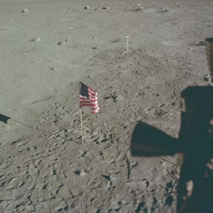 drapeau americain sur la lune